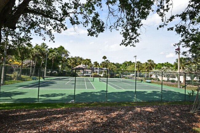Building Photo - 621 Landings Pl