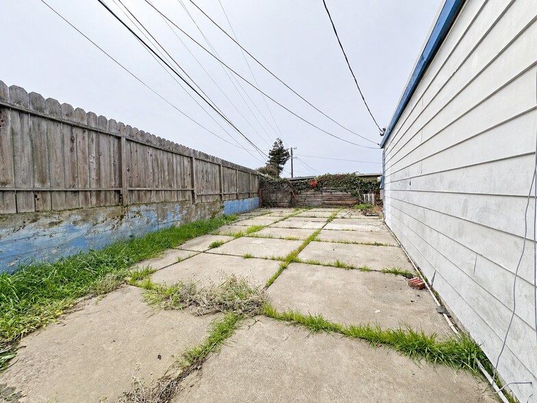 Building Photo - 3160 Groom Dr