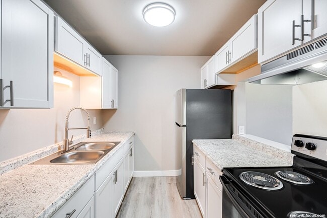 Building Photo - The Grove on Lombard