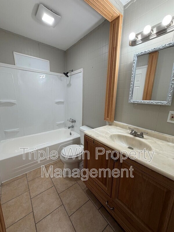 Building Photo - 3015 Matlock Dr