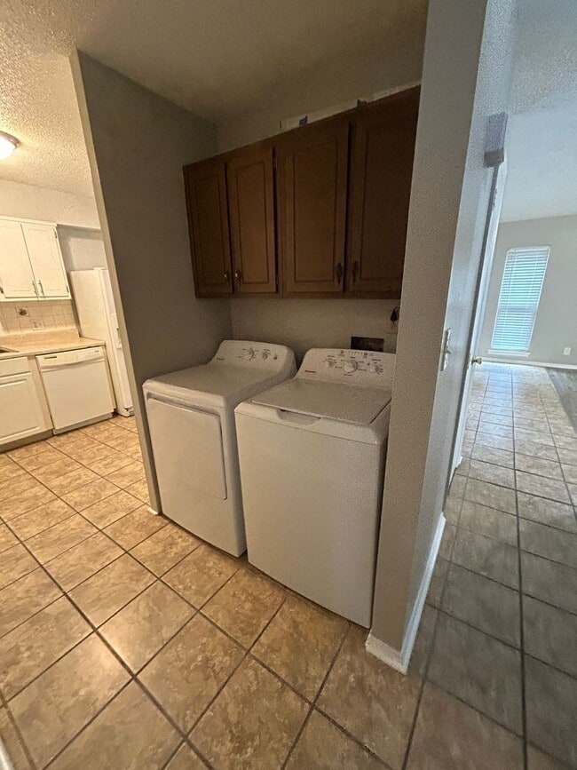 Building Photo - 5014 Flint Ridge Pl