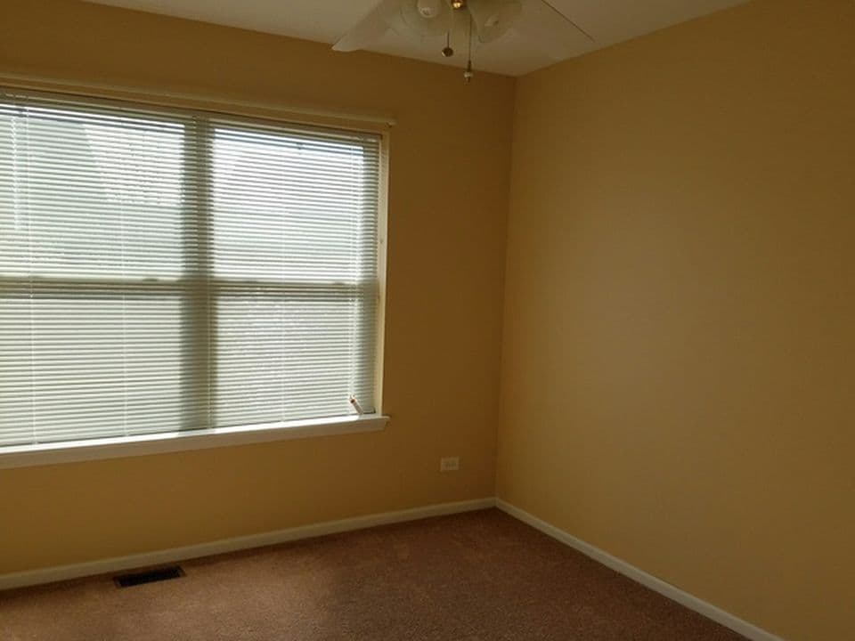 Building Photo - 2541 Hillsboro Blvd