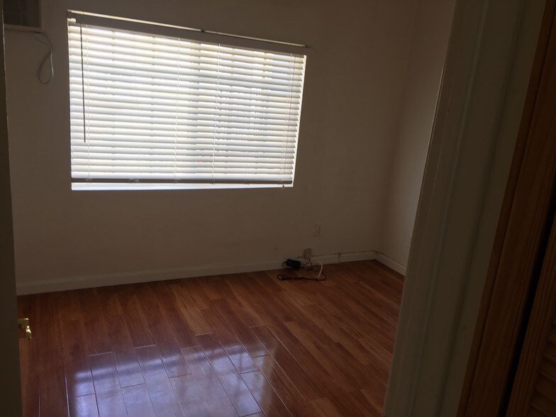 Building Photo - 1117 E California Ave