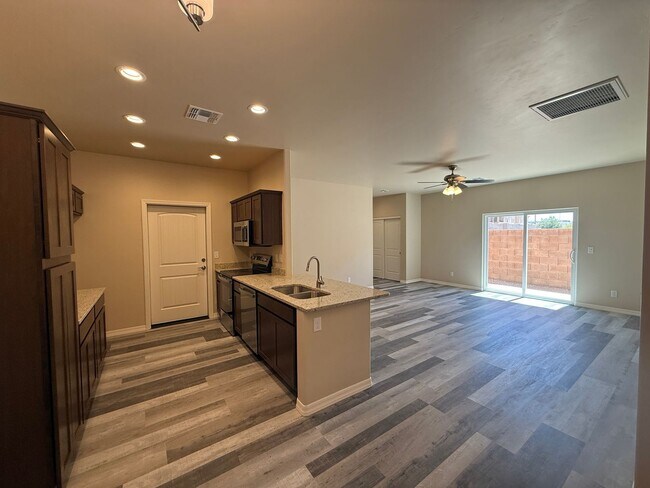 Building Photo - 3277 Tierra del Sol Dr