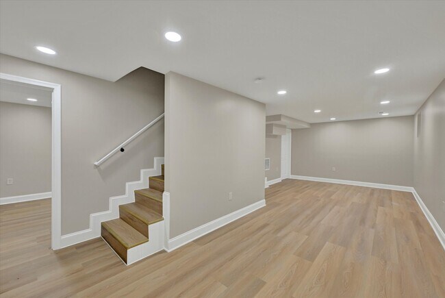 Building Photo - 3805 Penhurst Ave