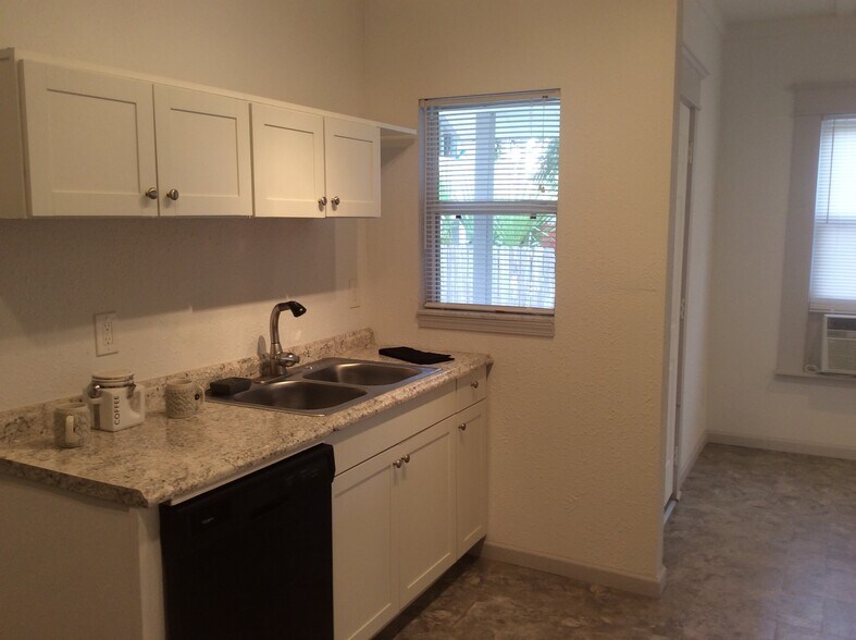 Kitchen/W Dishwasher - 919 Phillips St