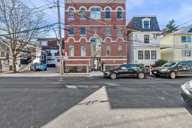 Building Photo - 178 Elm St