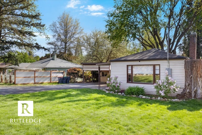 Building Photo - 2 Bed / 1 Bath Home with Large Deck