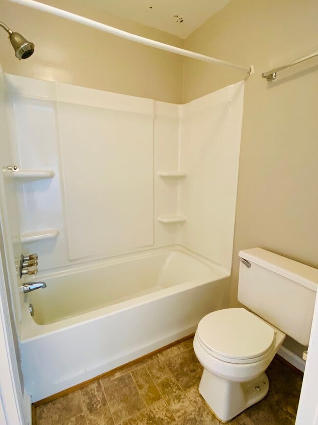 Building Photo - Adorable 3 bdrm/1.5 bath Home Located Clos...