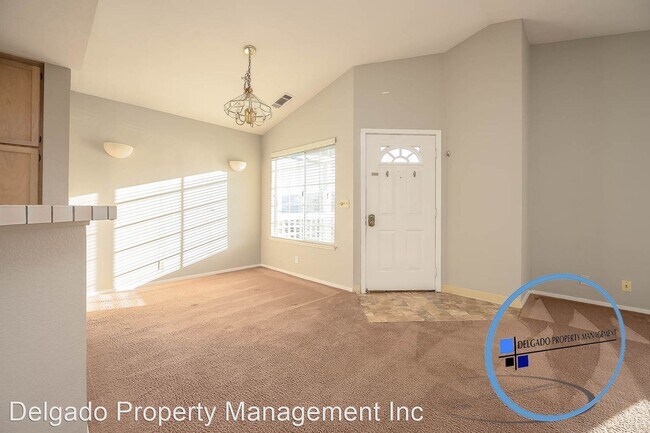 Building Photo - 2 br, 1 bath House - 511 Timbercove #8