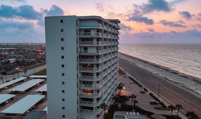 Building Photo - 7700 Seawall Blvd