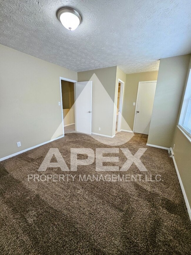 Building Photo - Nice 3Bd 1.5 Townhouse in WEST KNOX off Ce...
