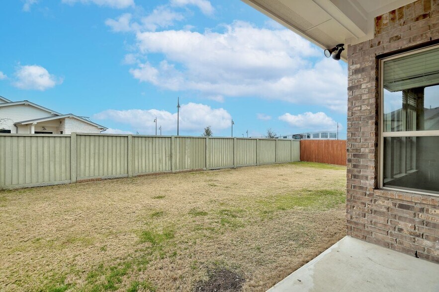 Building Photo - 213 Mindy Way