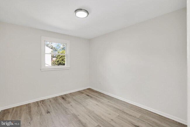 Building Photo - 8815 Tuckerman Ln
