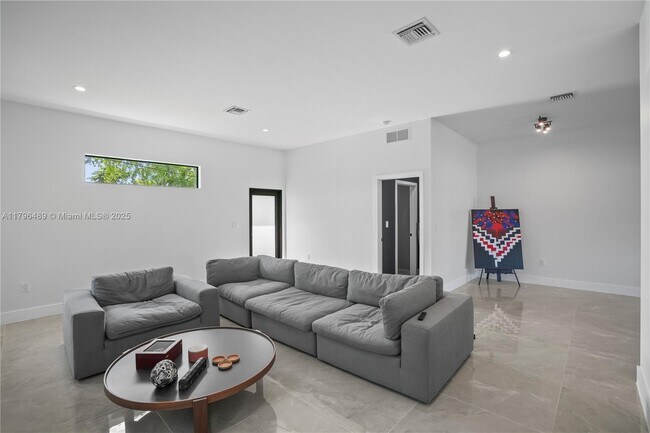 Building Photo - 808 NW 5th Terrace