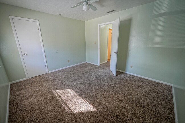 Building Photo - 2304 Hartsfield Ct