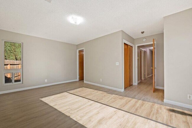 Building Photo - 1620 Monarch Ln