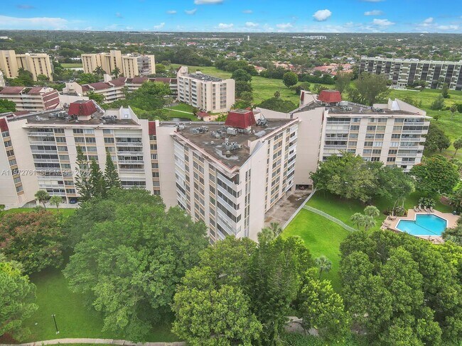 Building Photo - 6911 Environ Blvd