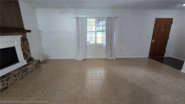 Building Photo - 1803 Roberta Ave