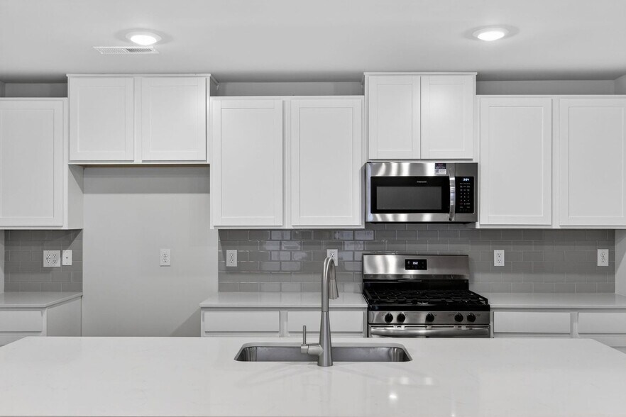 Building Photo - 112 Rock Ave