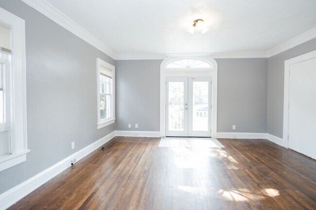 Building Photo - 217 S 11th St