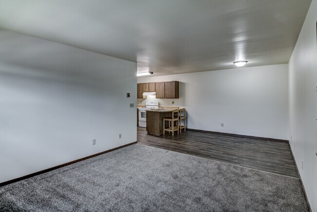 Building Photo - 1032 Imperial Cir