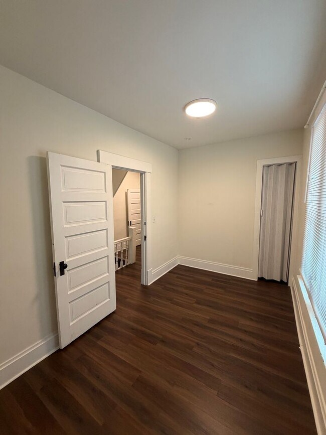Building Photo - Spacious 3 Bed | 1.5 Bath – Prime Clintonv...