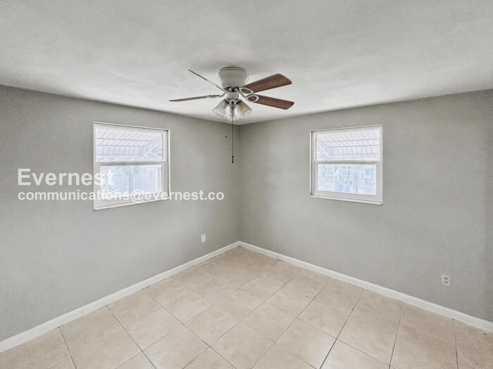 Building Photo - 2412 Arcadia Rd