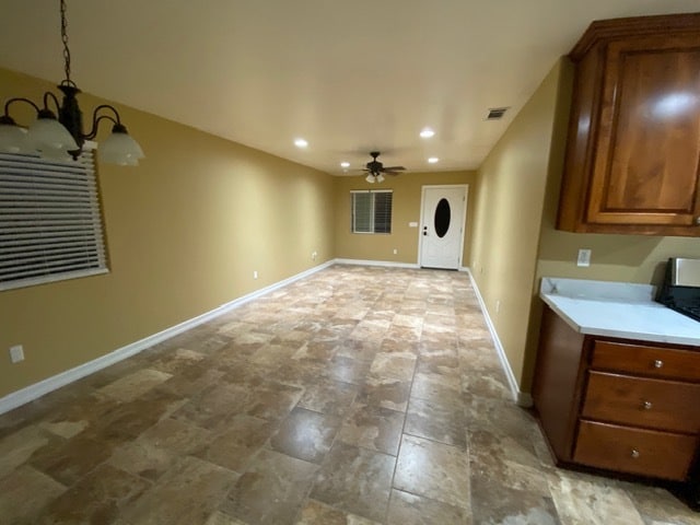 Building Photo - 1111 Parkview Ln