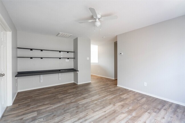 Building Photo - 2012 Meadow View Dr