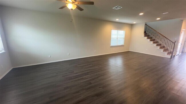 Building Photo - 129 Goldfinch Dr