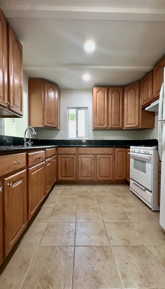 Building Photo - 2721 W Olive Ave