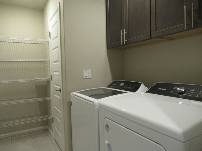 Building Photo - PENDING APPLICATION-Light and bright 4 bedroom, 2.5 bath home in Covington's Maple Hills community