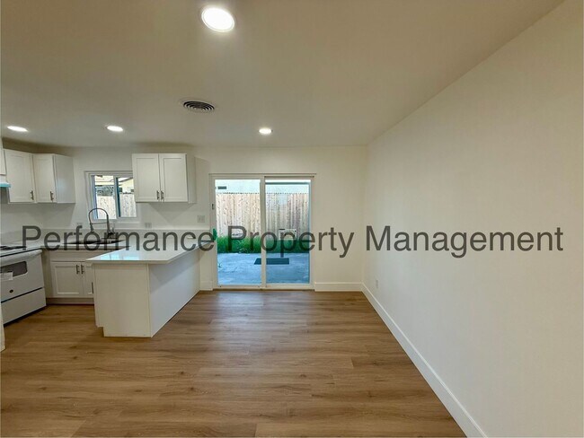 Building Photo - 3401 Squire Ln