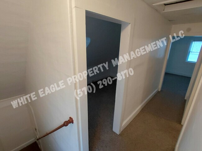 Building Photo - 1618 Roselyn Street