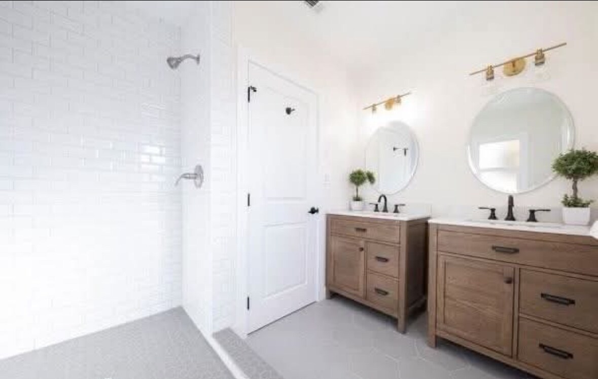 Building Photo - 4279 Walton Avenue