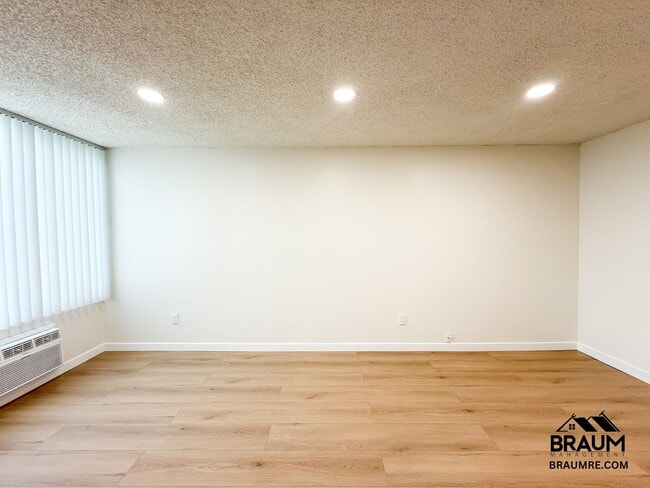 Building Photo - 5611 Fulcher Ave