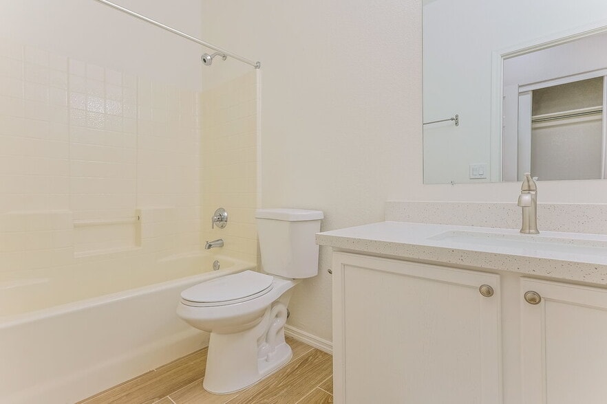 Building Photo - 2741 N Kenton