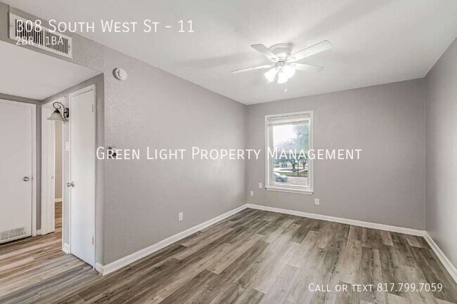 Building Photo - 308 South West St-11