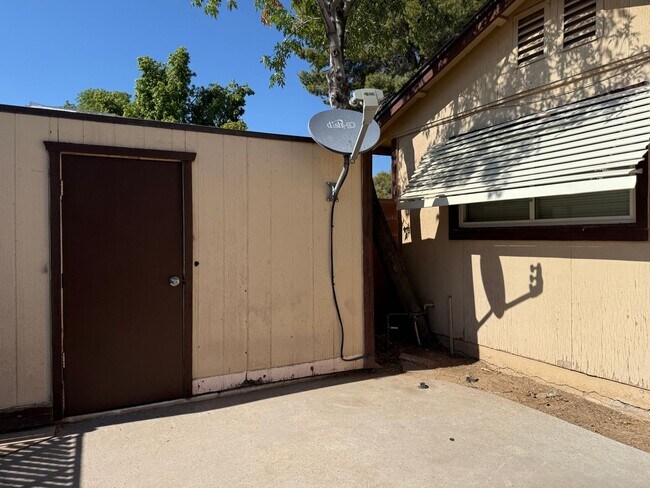 Building Photo - 3 Bed 2 Ba Condo