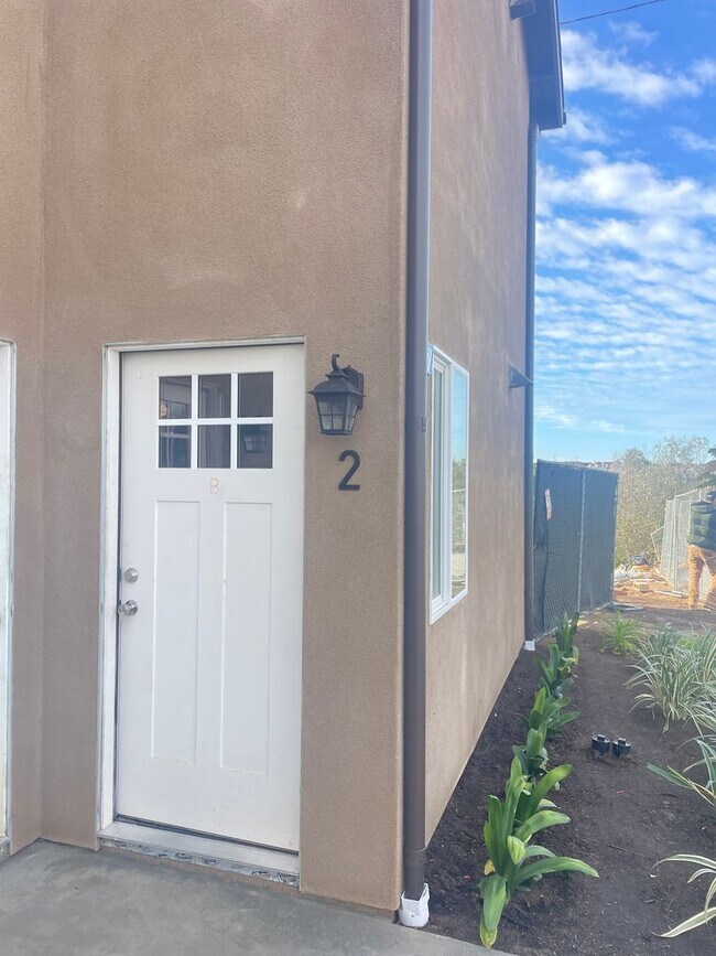 Building Photo - 1417 Shoshone St