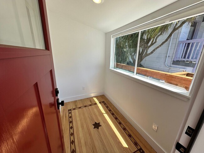 Building Photo - Fully renovated Noe Valley charmer - 2 BR | 1 BA Unit in the Heart of Noe Valley