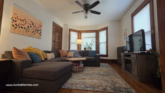 Building Photo - Spacious 4BR  in Saint Paul | 2 Full Baths - VIDEO TOUR