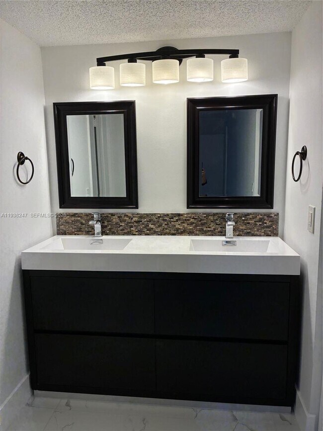 Building Photo - 9040 SW 125th Ave