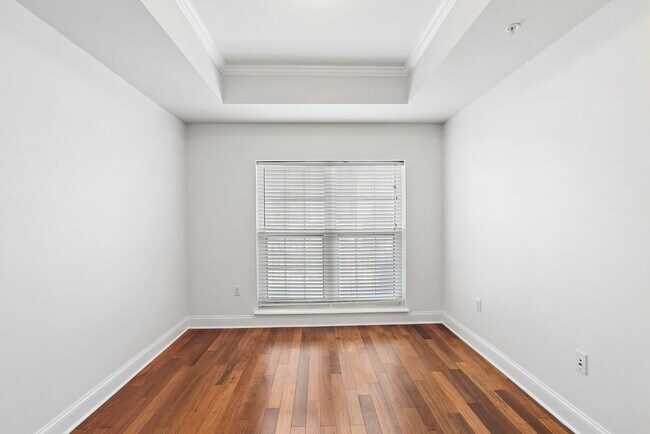 Building Photo - Stunning Berkman Plaza Condo