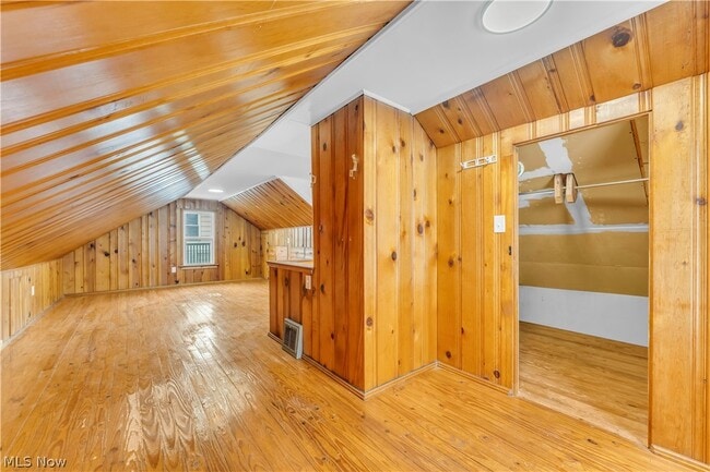 Building Photo - 1511 E 196th St