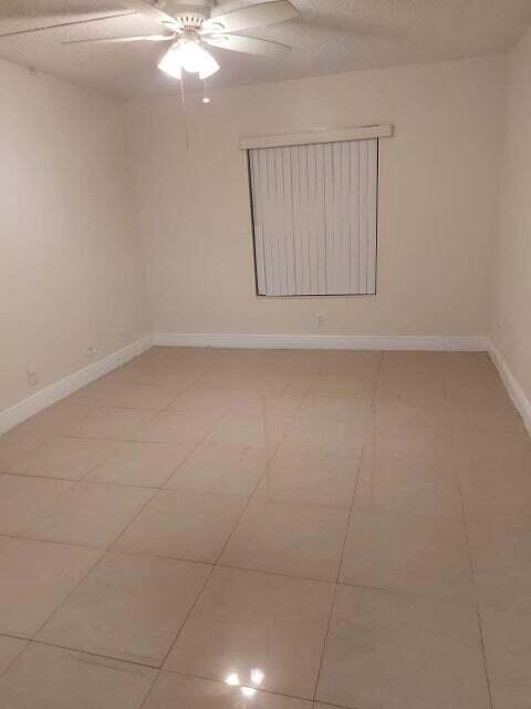 Building Photo - 201 Foxtail Dr