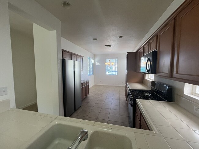 Building Photo - Residential 3 bed 2 bath in Elk grove