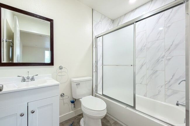 Building Photo - Brand New Luxury 4 & 5 Bed Units