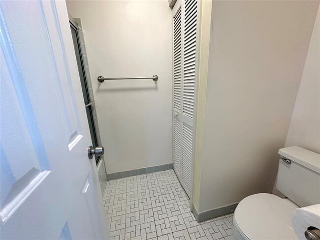 Building Photo - 444 Pine Cir